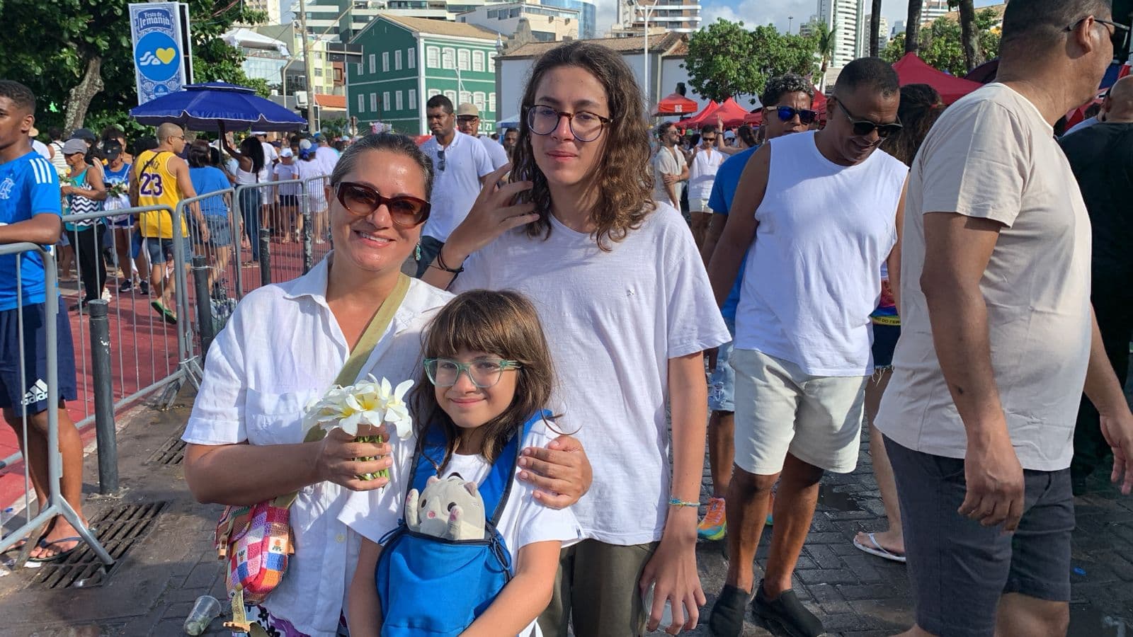 Festa de Iemanjá em salvador: famílias mantêm a tradição viva