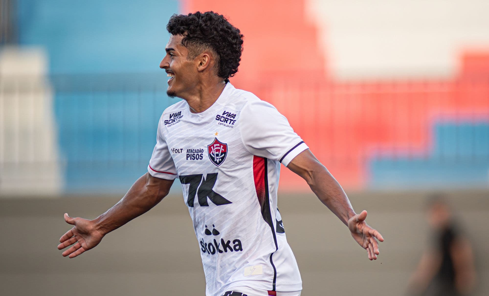 Joia do Vitória brilha, decide vaga no G-4 e tem multa milionária