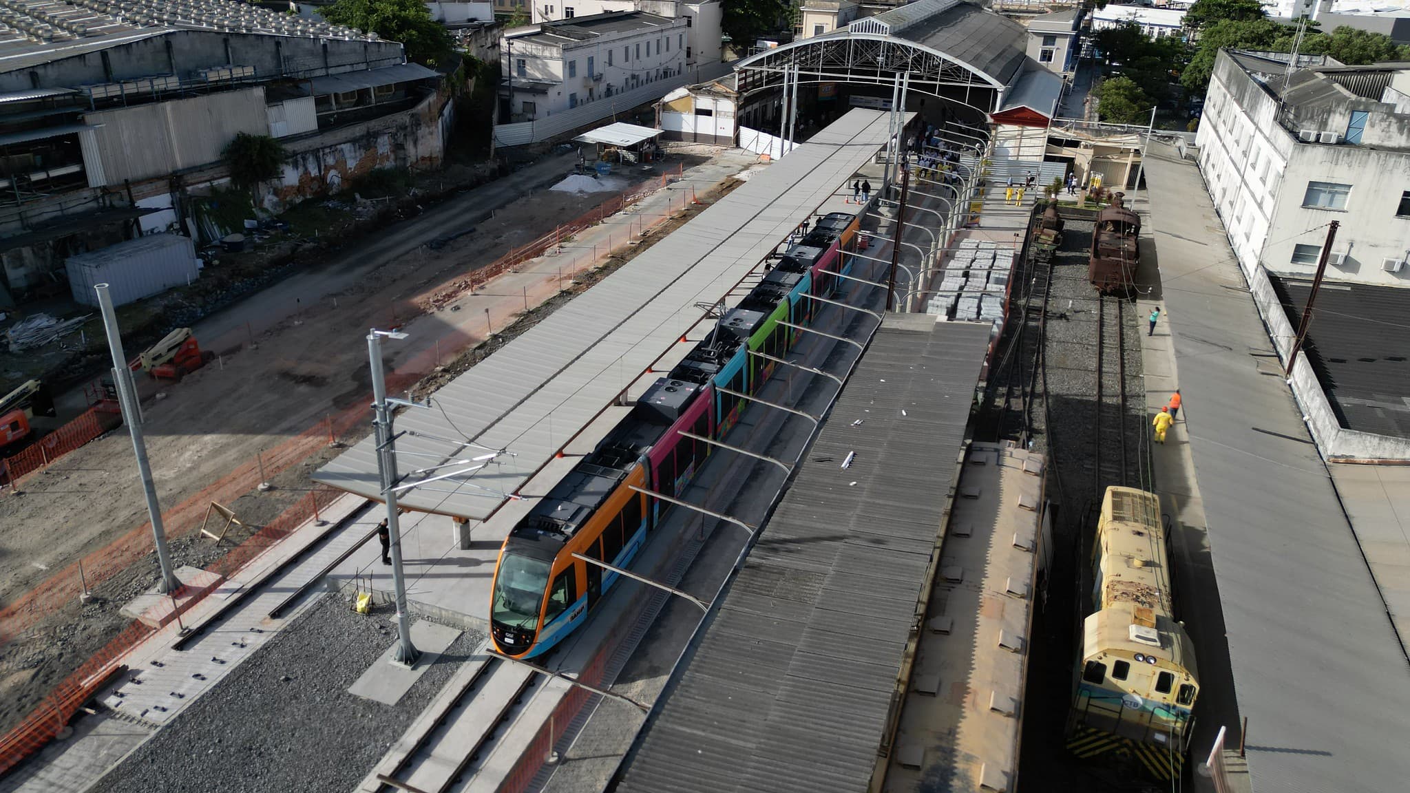 Bahia projeta entrega de VLT, reforma do TCA e início da ponte em 2026