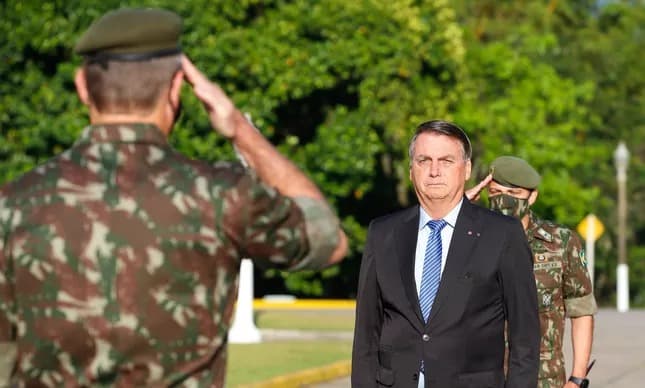 Bolsonaro pode perder salário e mudar de presídio com expulsão do Exército