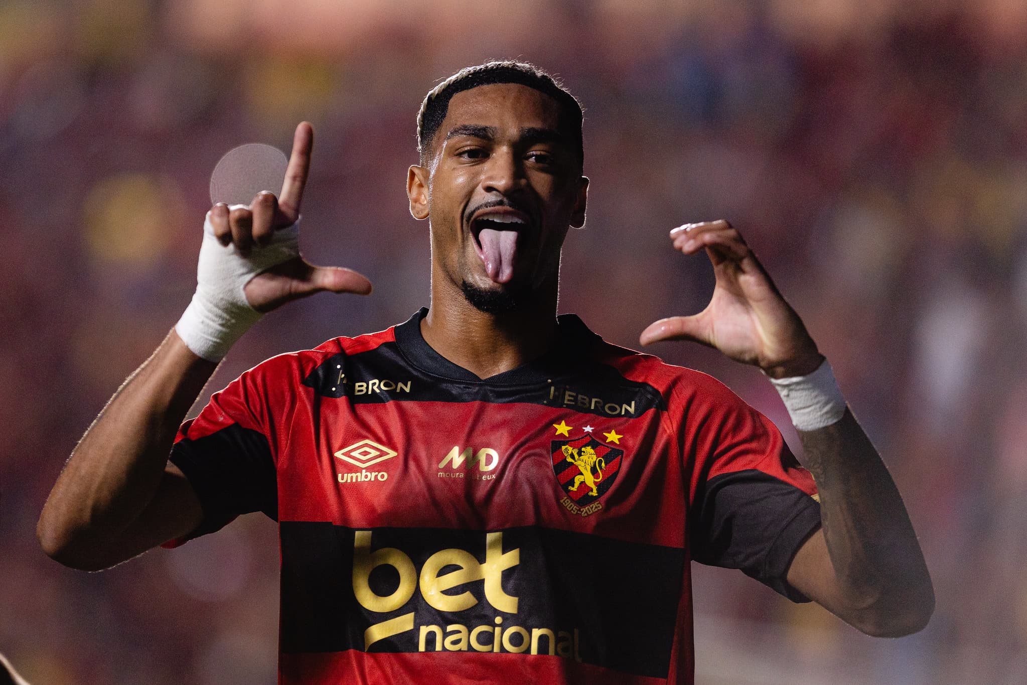 Vitória negocia com Cuiabá e mira Derik Lacerda em troca por Pepê