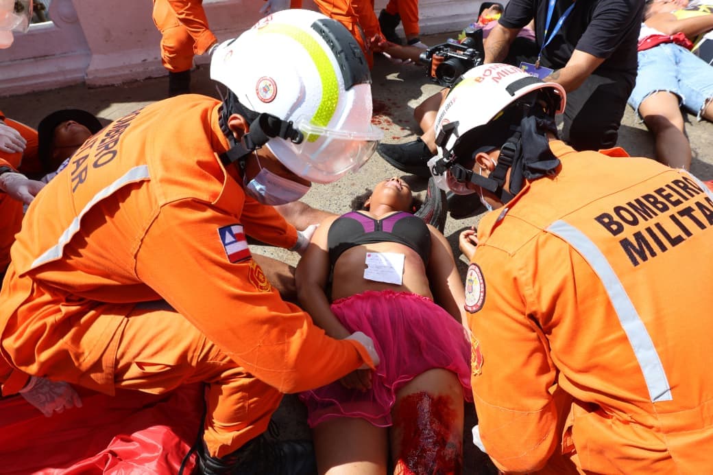 Carnaval Salvador: equipes simulam resgate para emergências
