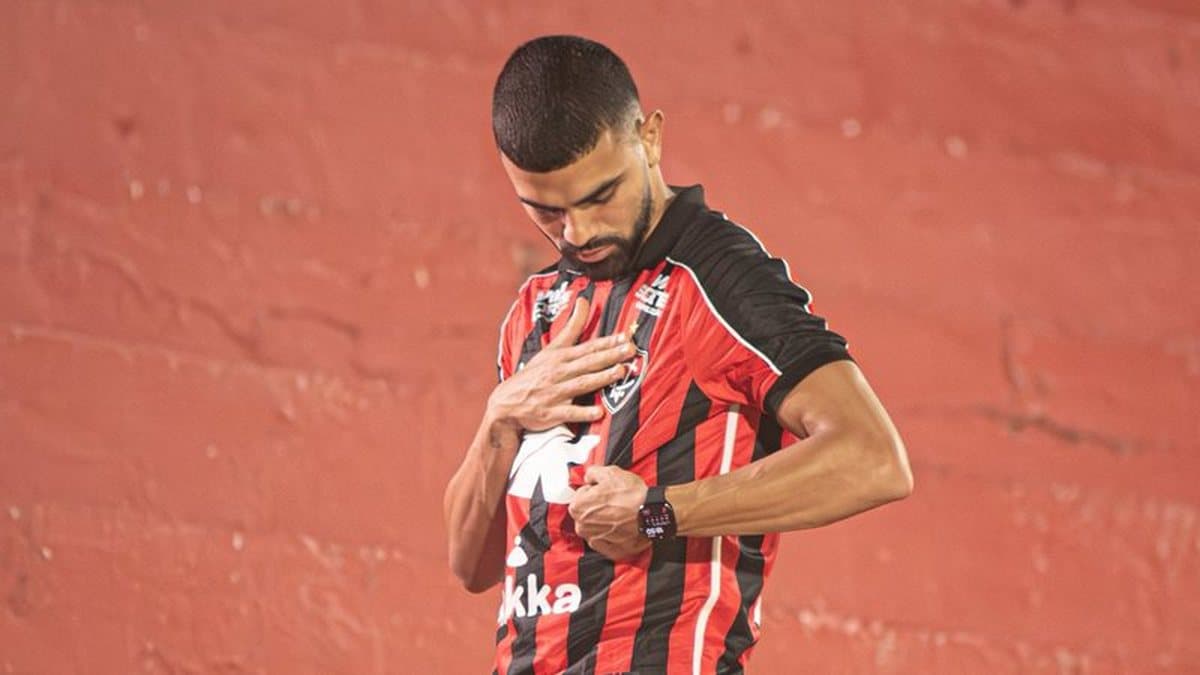 Vitória contrata atacante Lucas Silva para a temporada 2026