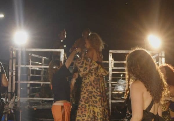 Daniela Mercury e equipe são atingidas por spray de pimenta no Furdunço em Salvador