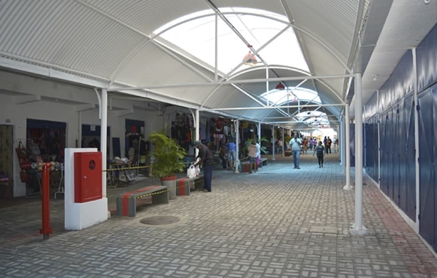 Mistério Cerca Execução de Mulher em Bar de Dias d’Ávila