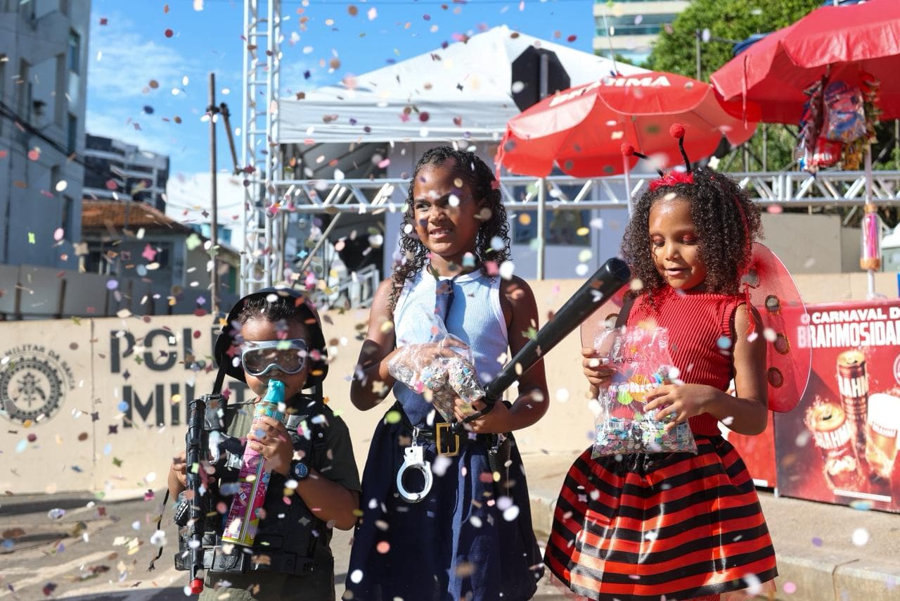 Mini foliões brilham no Fuzuê, e pais compartilham dicas para o carnaval seguro