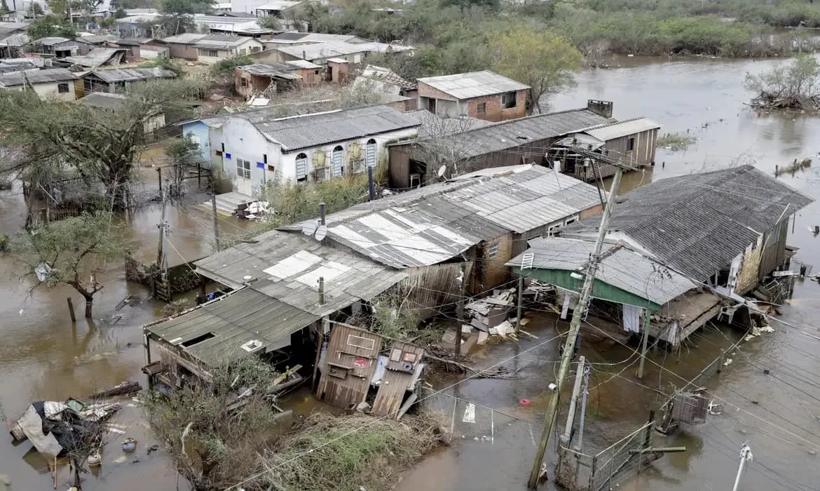 Jurista baiano aponta possível desvio em doações para enchentes no RS