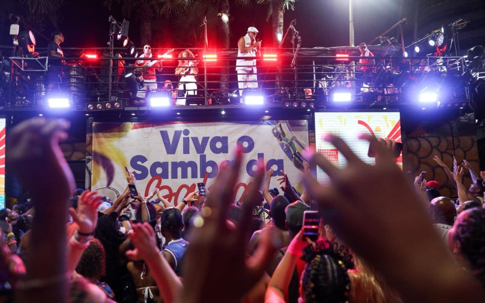 Falha técnica não para festa de Xanddy Harmonia em Salvador