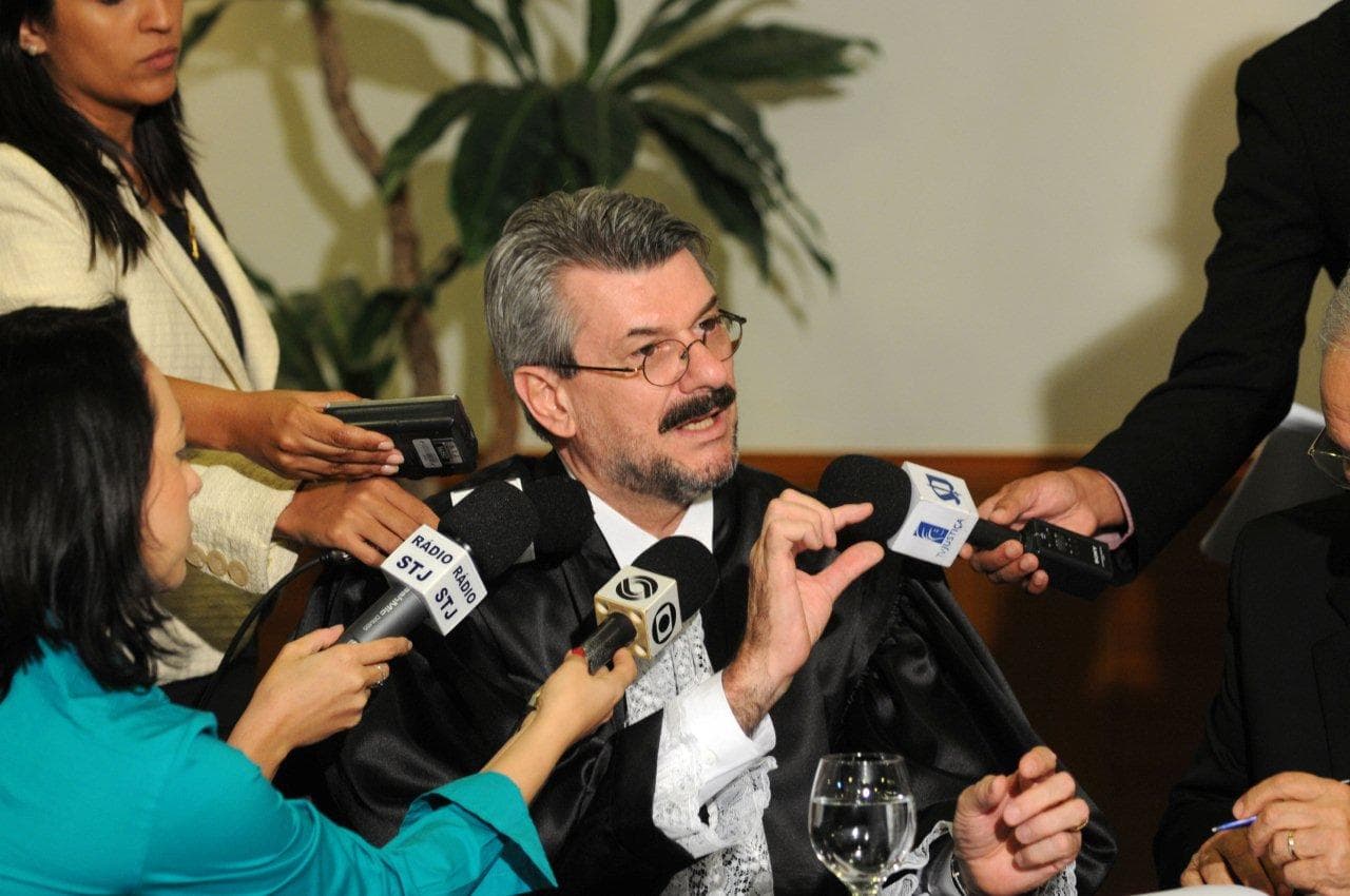 Ministro do STJ, Marco Buzzi, nega assédio e fala em 'grande sofrimento'