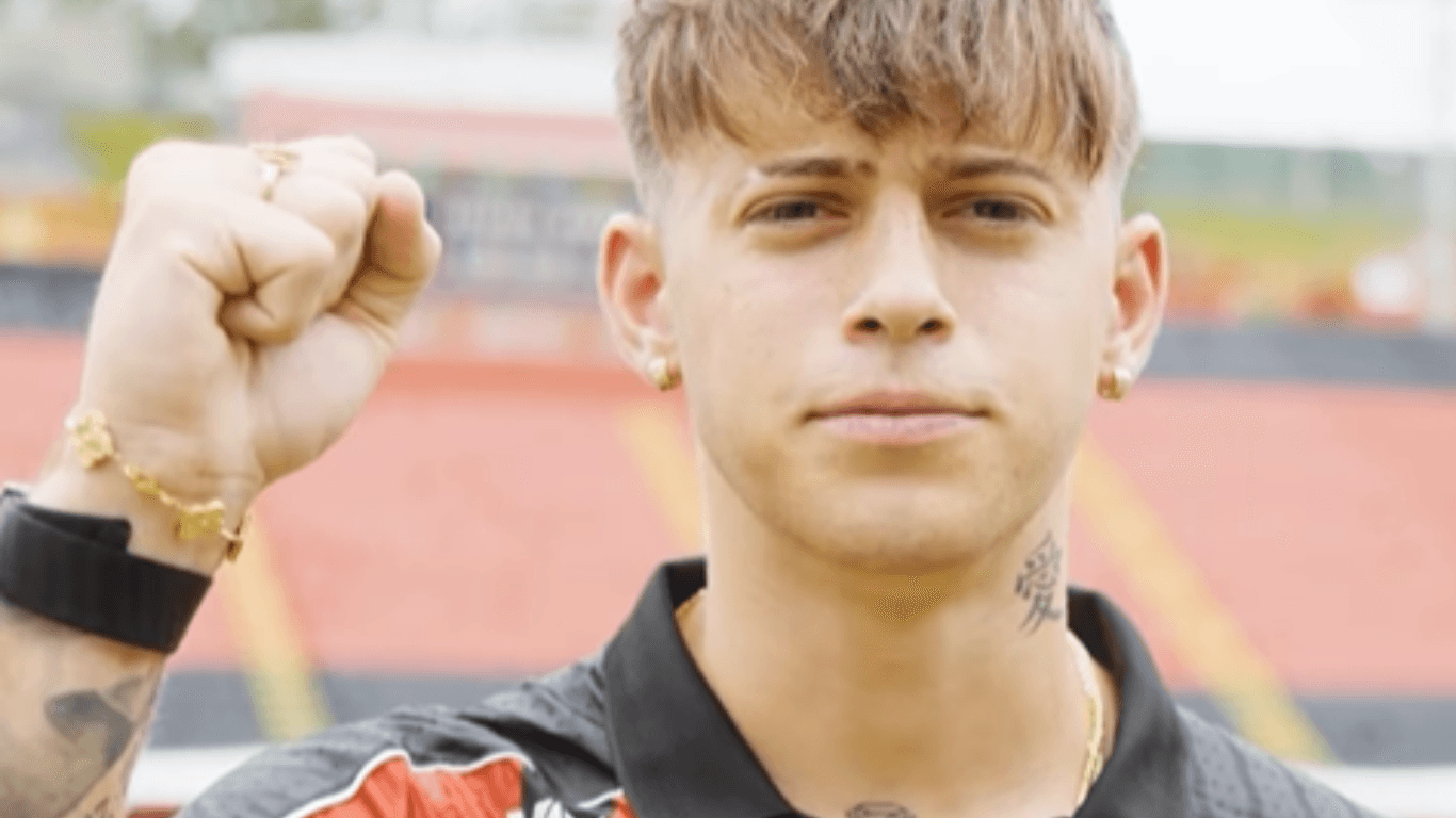 Vitória anuncia atacante argentino Diego Tarzia com promessa de garra