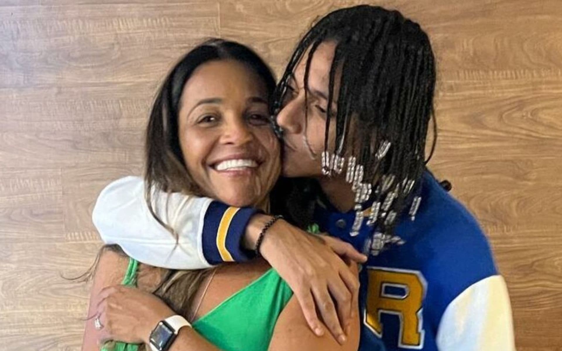 Mãe de Oruam chora e revela que cantor está doente após novo pedido de prisão