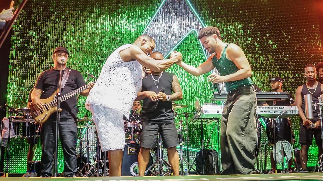 Pedro Sampaio surpreende em jet ski e abre Torre Beats no Farol da Barra