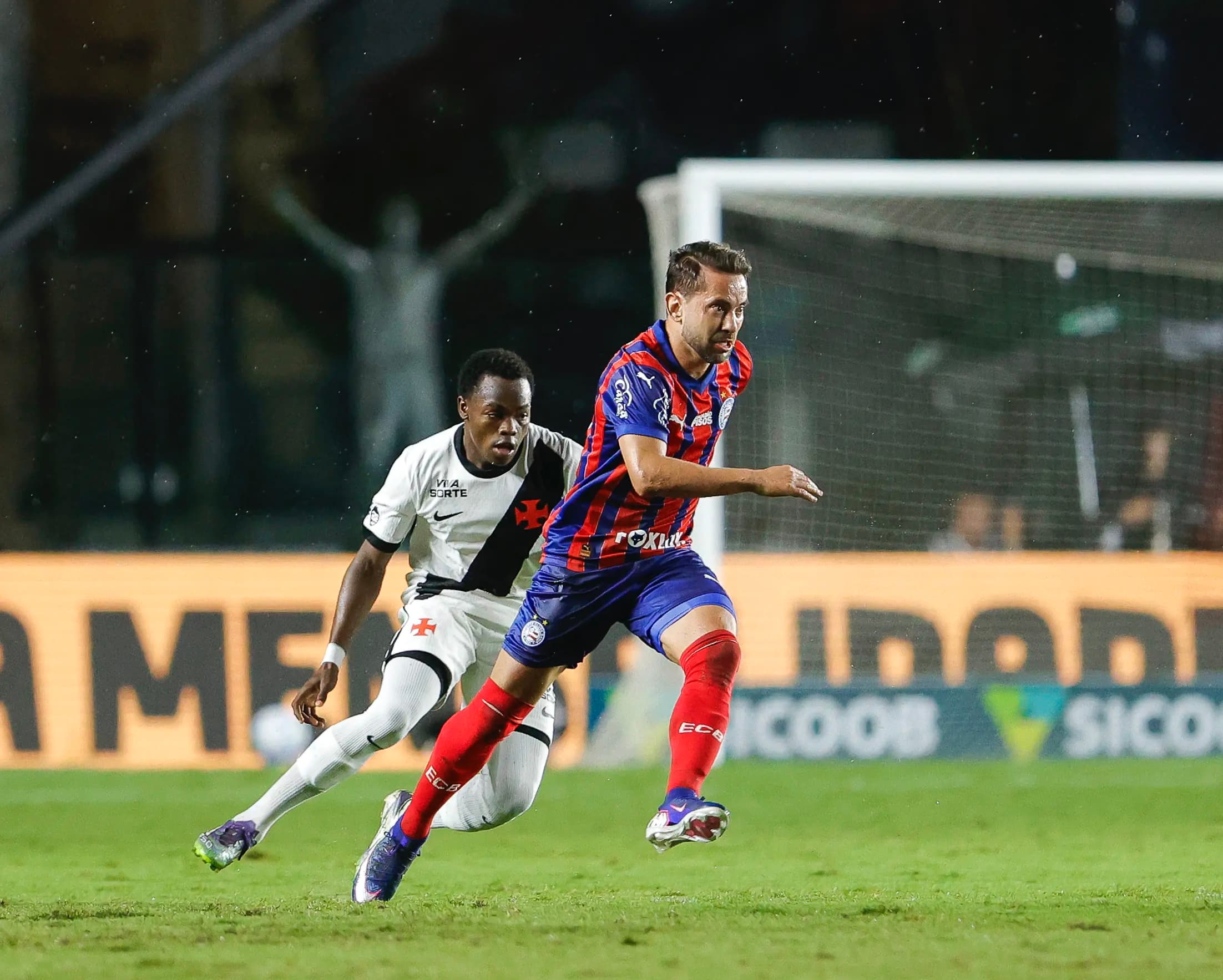 Éverton Ribeiro exalta planejamento do Bahia após vitória sobre o Vasco