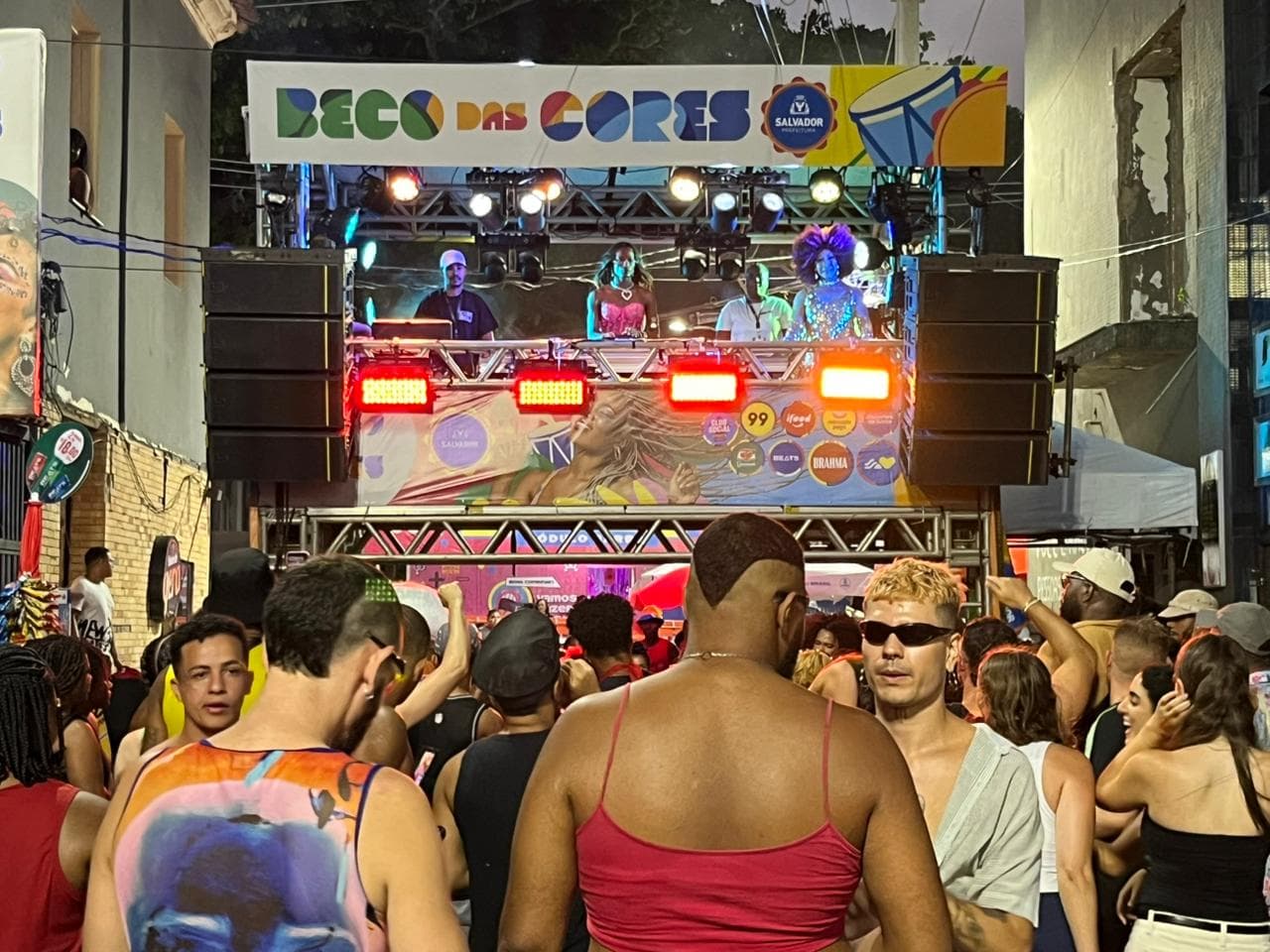 Beco das Cores vira refúgio de diversidade no Carnaval de Salvador