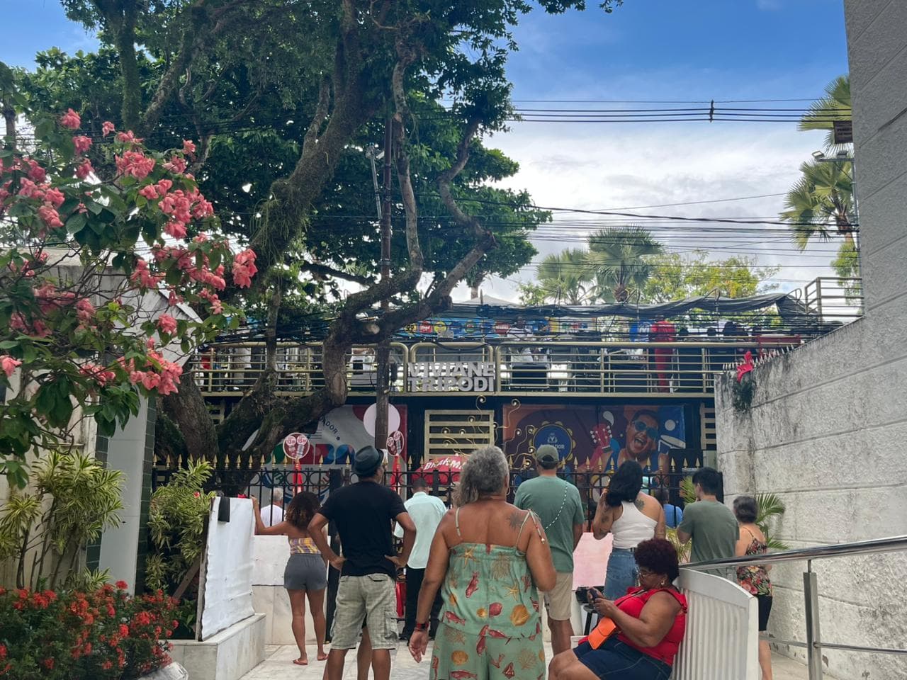 Carnaval em casa: foliões curtem a folia das varandas no Campo Grande