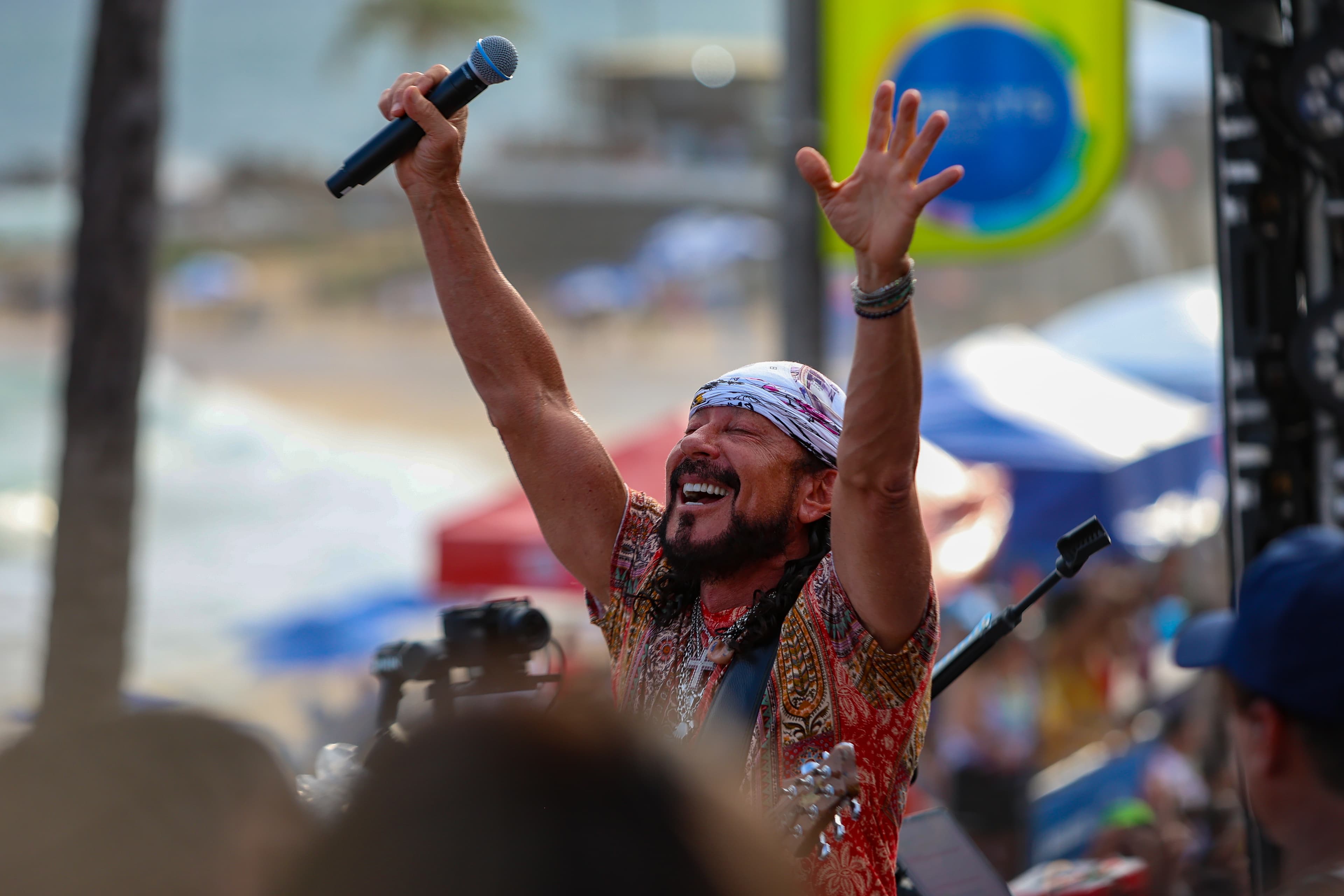 Bell Marques se irrita com atraso em trio no Carnaval de Salvador