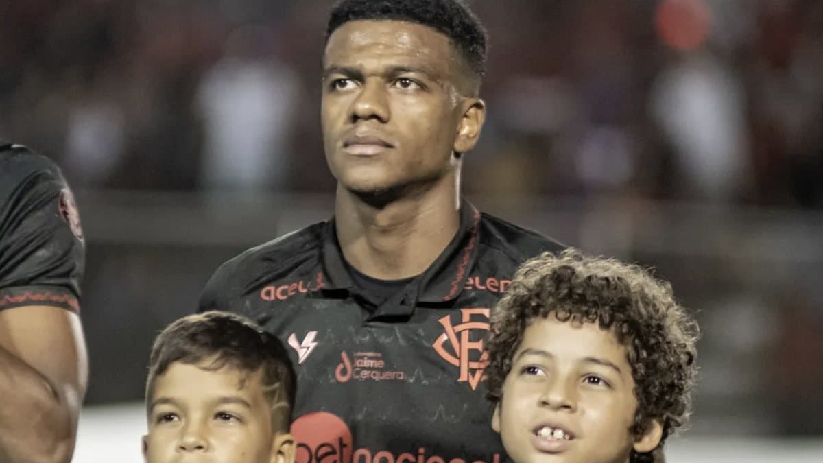 Lateral Felipe Vieira deixa o Vitória e acerta com Botafogo-SP para 2026