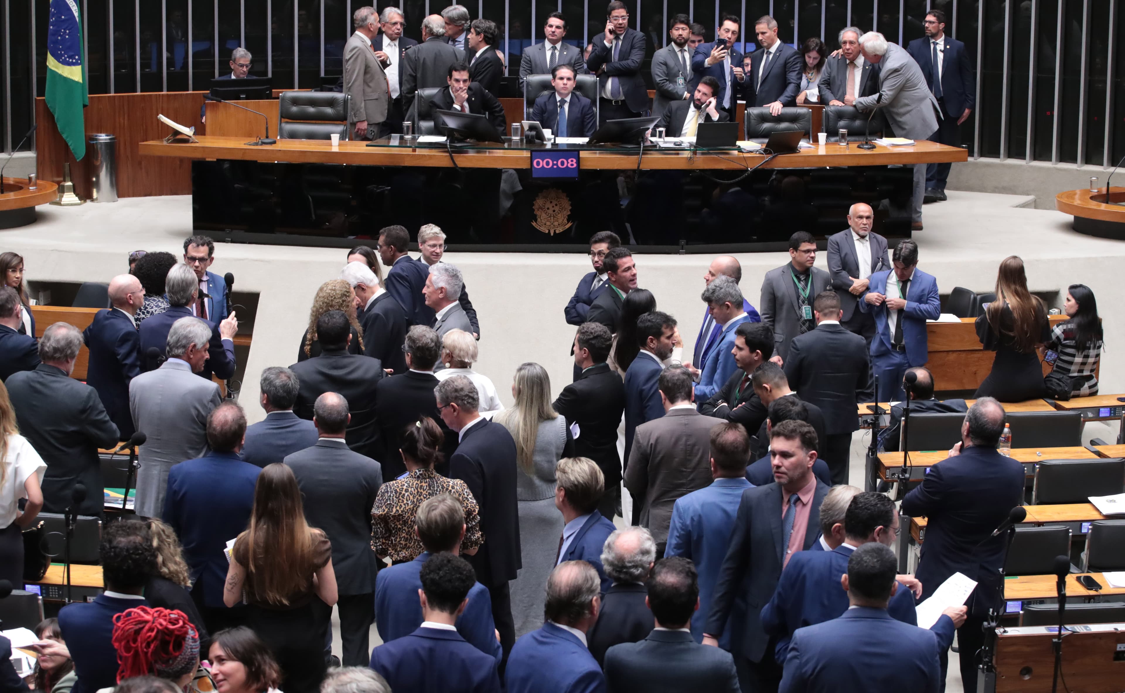 Câmara derruba taxa de bets e corta R$ 30 bilhões da segurança