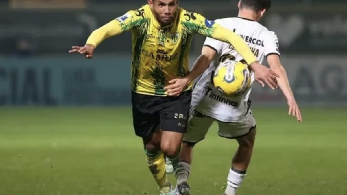 Bebeto, ex-Bahia, vira artilheiro decisivo em Portugal