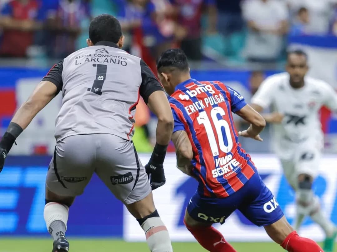 Invasão pênalti BaVi: gol do Bahia é anulado por regra de arbitragem