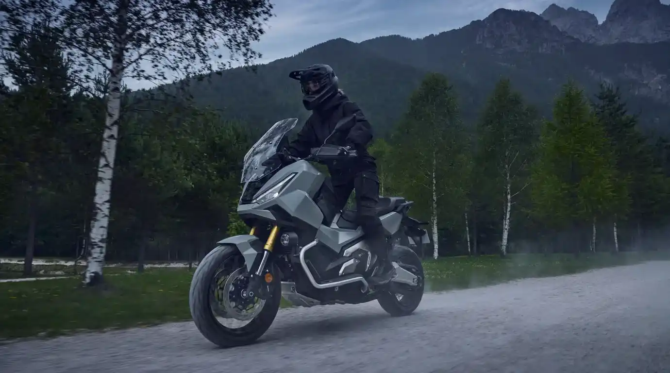 Honda X-ADV 2026 chega ao Brasil com foco em tecnologia e sustentabilidade