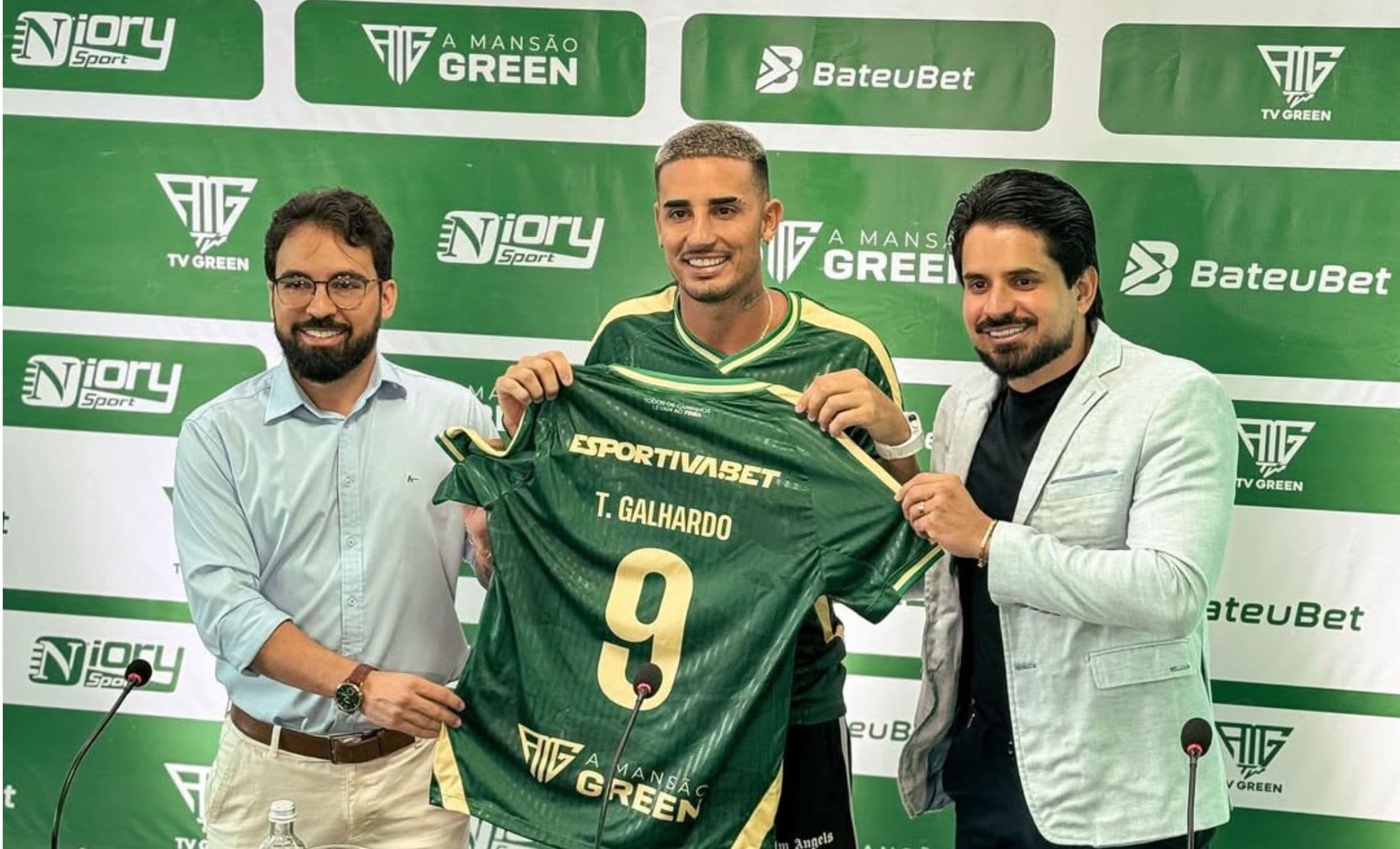 Thiago Galhardo revela desentendimento com Rogério Ceni em coletiva na Bahia