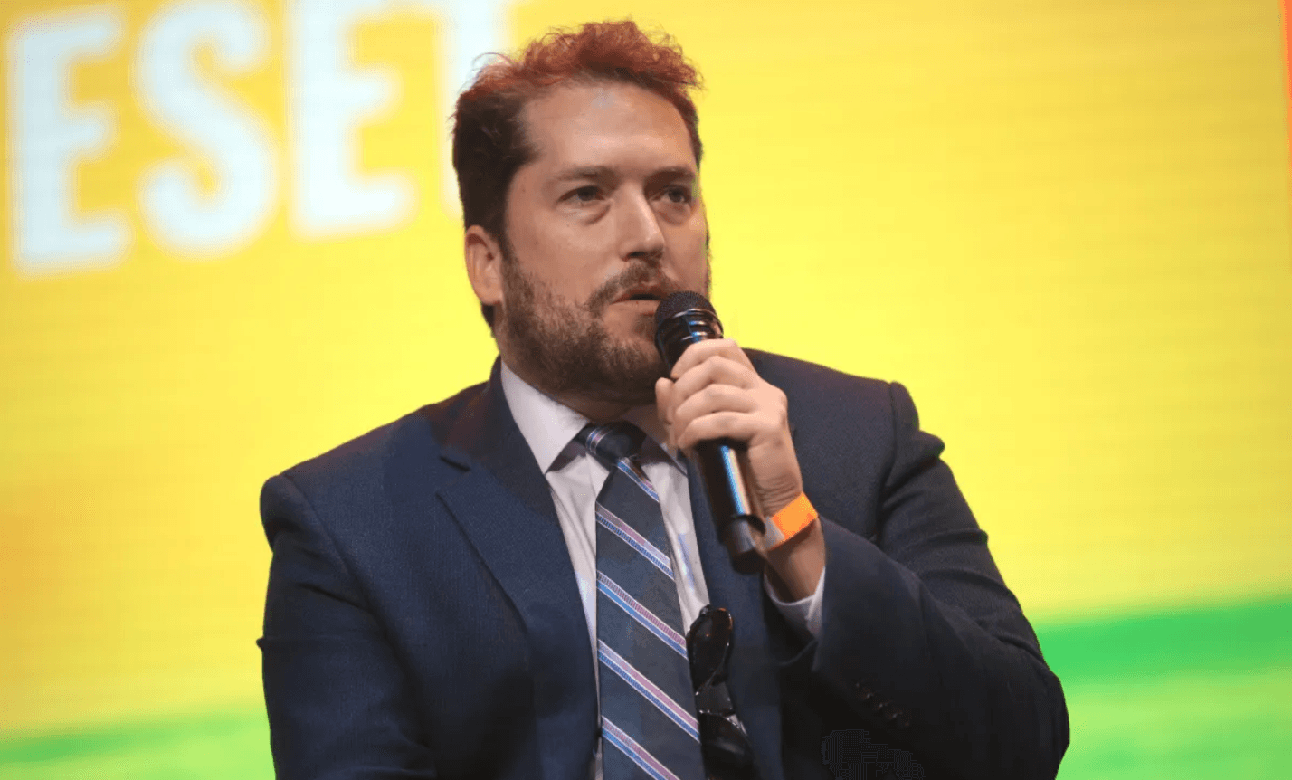 Visto negado a assessor de Trump por Lula gera atrito diplomático