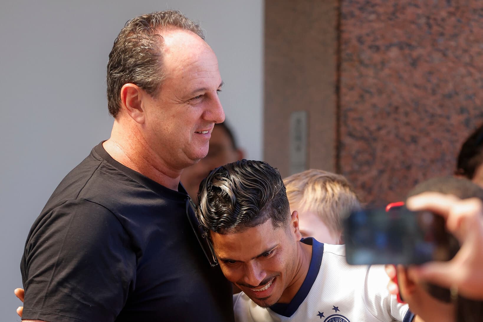 Bahia: Rogério Ceni celebra competitividade, mas cobra melhora no desempenho