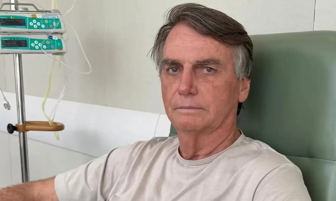 Saúde Bolsonaro: ex-presidente segue internado em UTI de Brasília