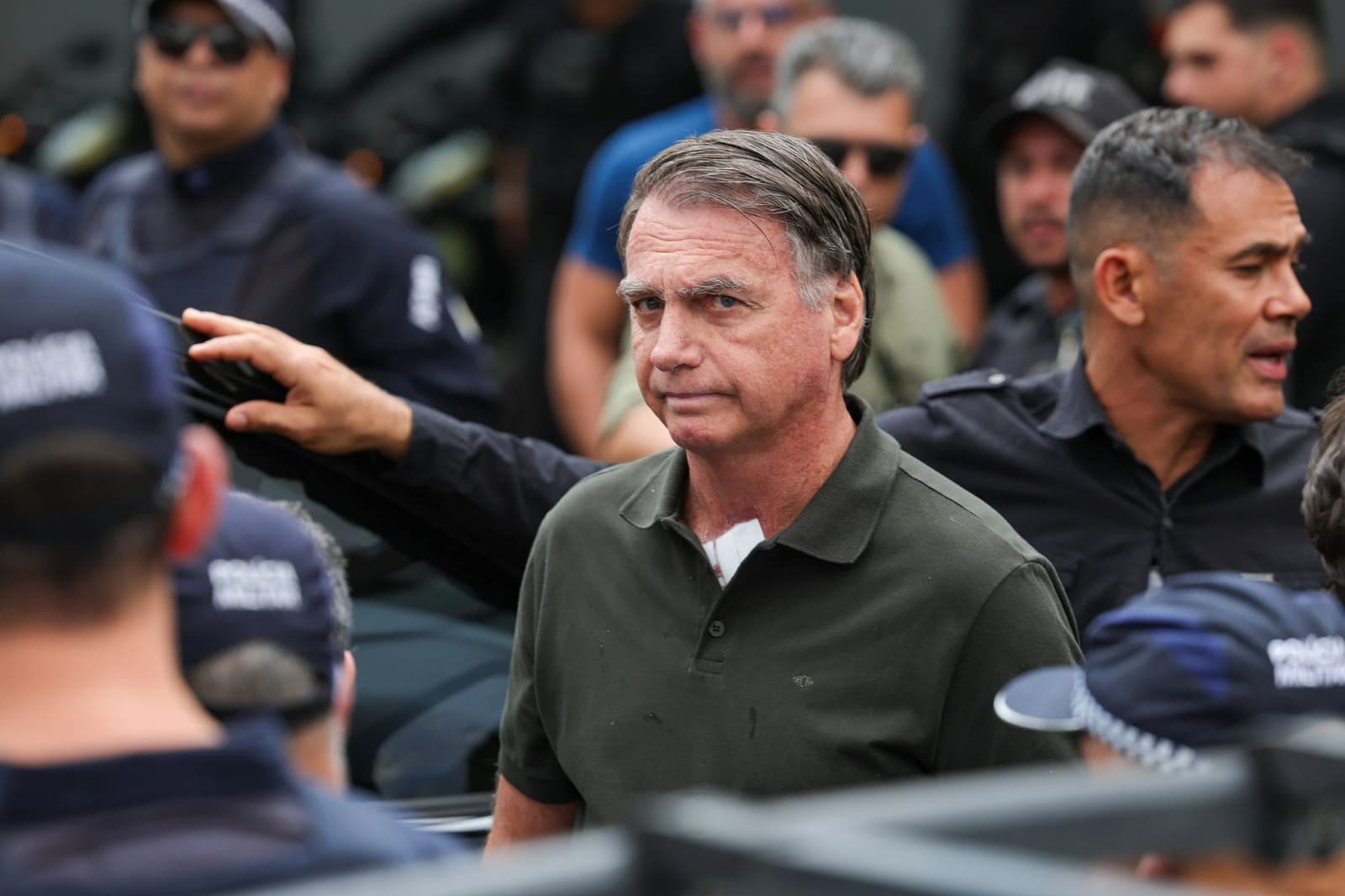 Defesa de Bolsonaro pede prisão domiciliar ao STF após internação em UTI