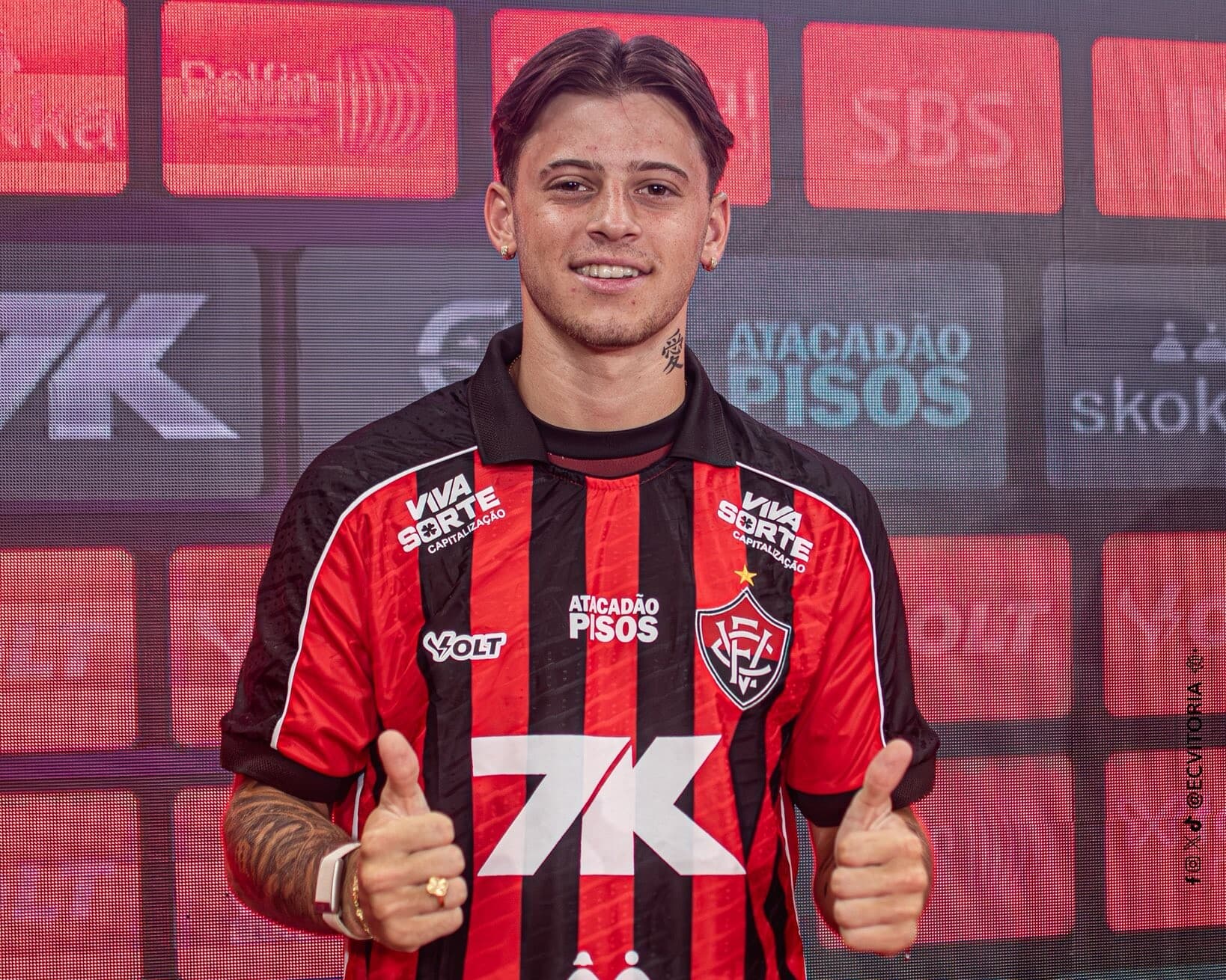 Diego Tarzia estreia pelo Vitória em jogo contra o Grêmio nesta quinta