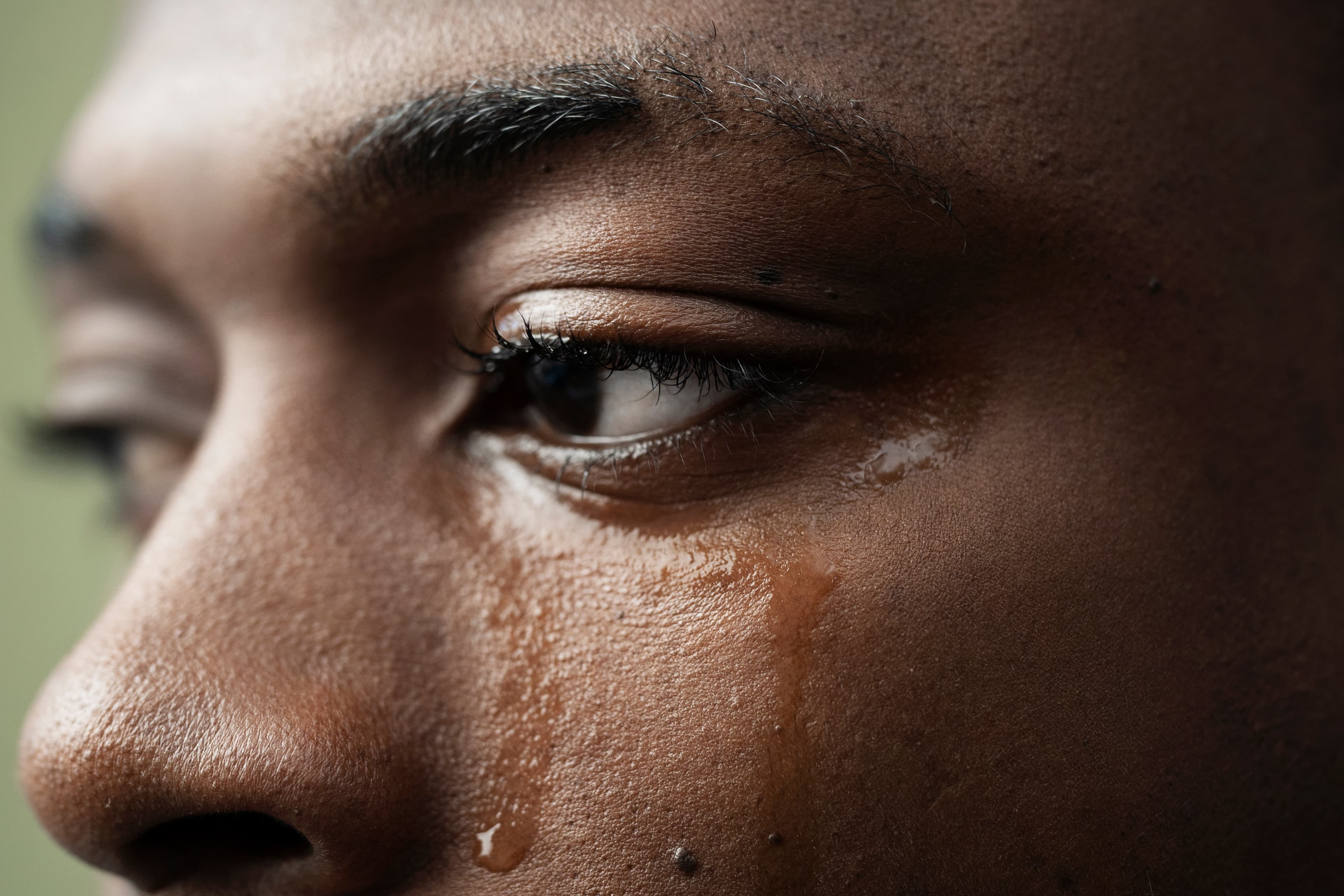 Racismo afeta saúde mental e causa desgaste emocional, alertam especialistas