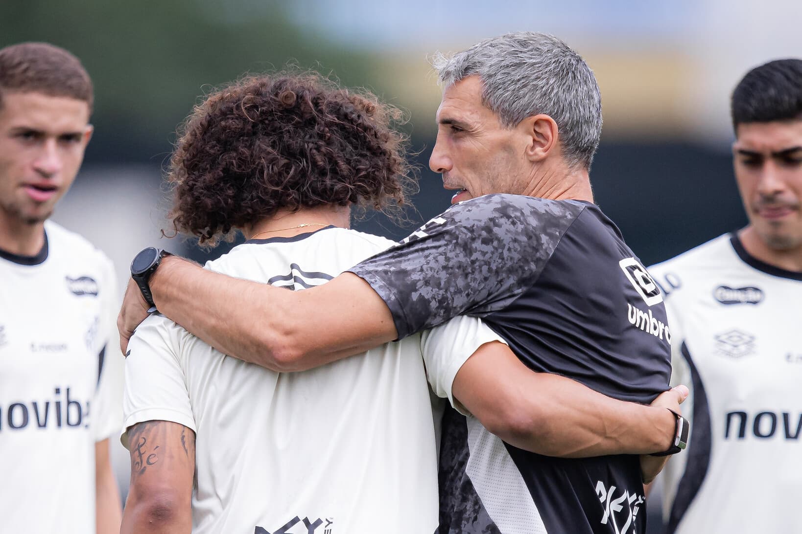 Santos demite técnico Vojvoda após derrota para o Internacional no Brasileirão