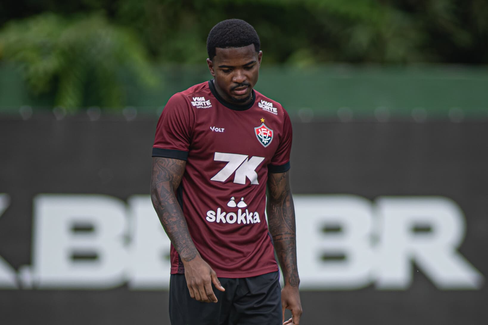 Vitória perde para o Grêmio e zagueiro Cacá lamenta derrota nos detalhes