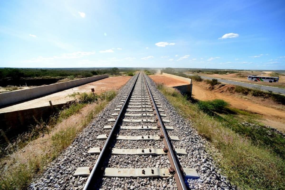 Ferrovia Salvador-Juazeiro: Bahia contrata estudo para reativar linha de 600 km