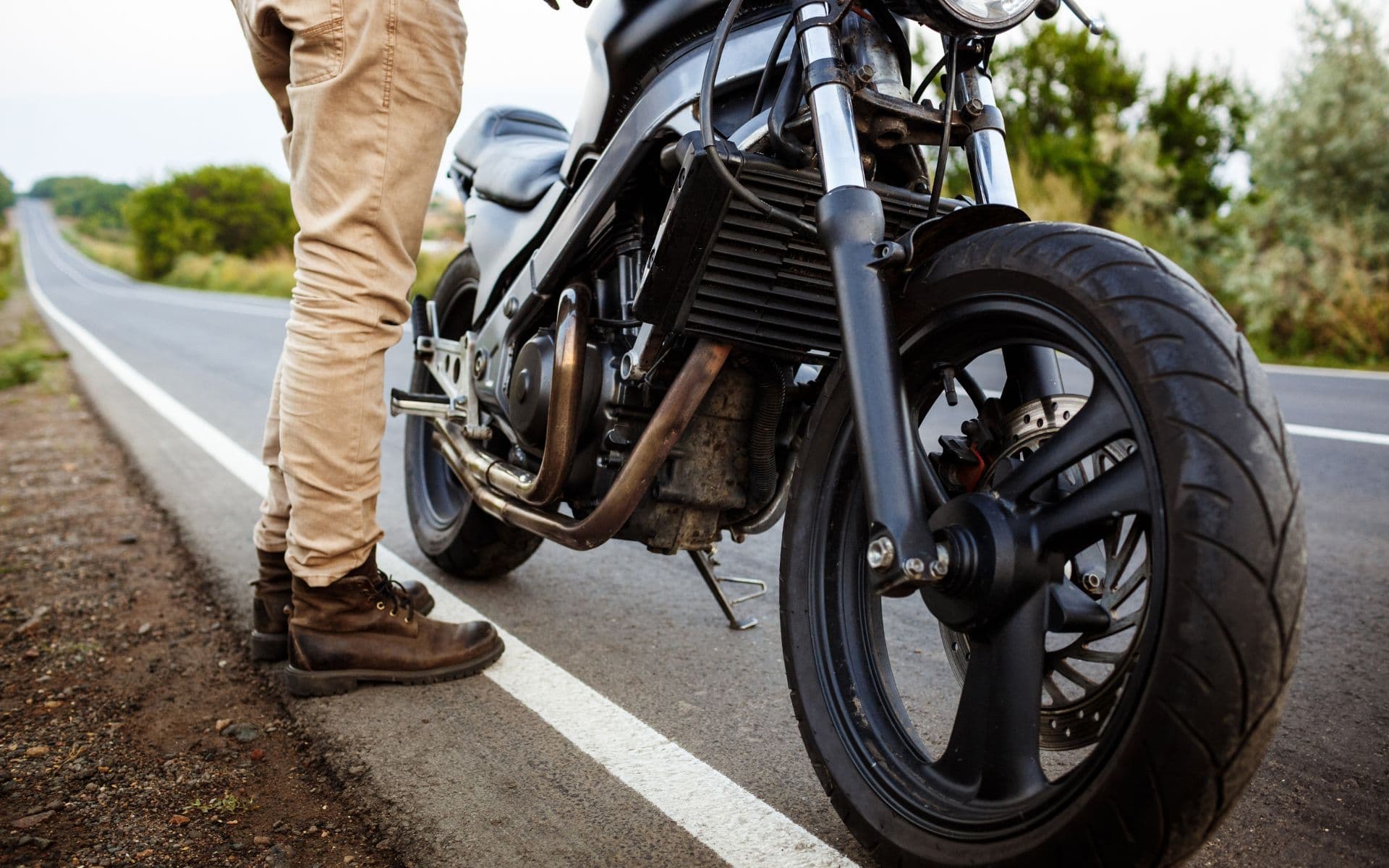 Ex-BBB Alane Dias é atropelada por moto no Rio de Janeiro