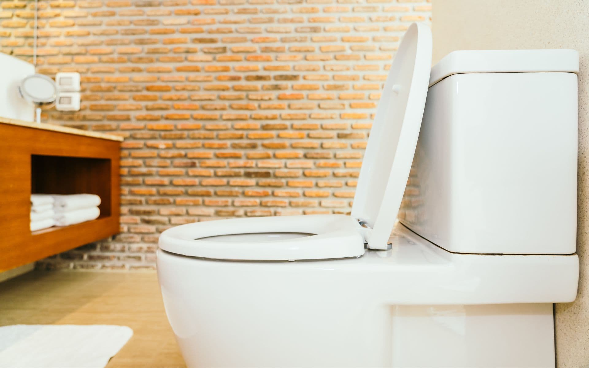 Sofá pode ser 75 vezes mais sujo que vaso sanitário, aponta estudo