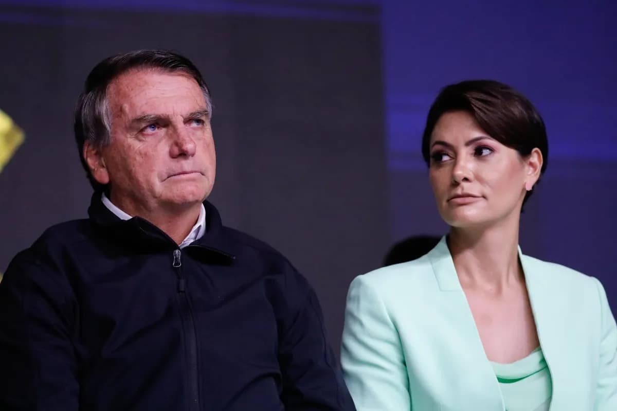 Michelle Bolsonaro celebra aniversário do ex-presidente e fala em 'livramento da morte'