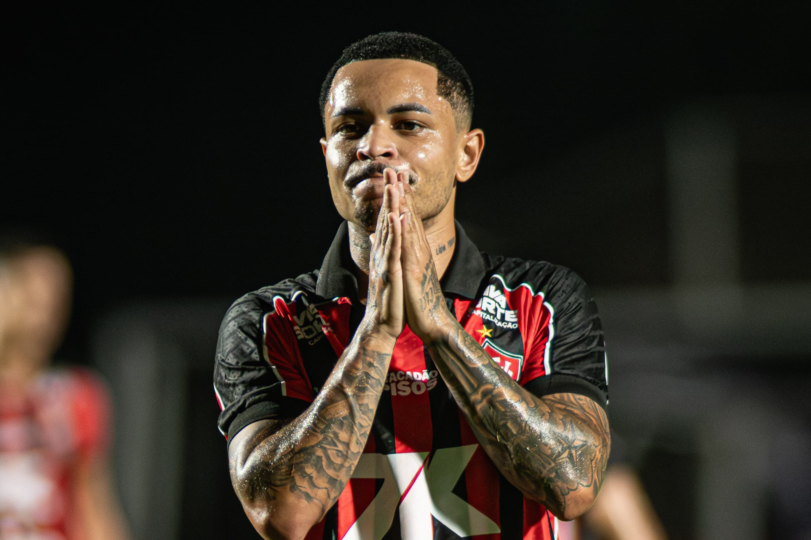 Vitória inicia Copa do Nordeste como favorito e busca superar histórico recente