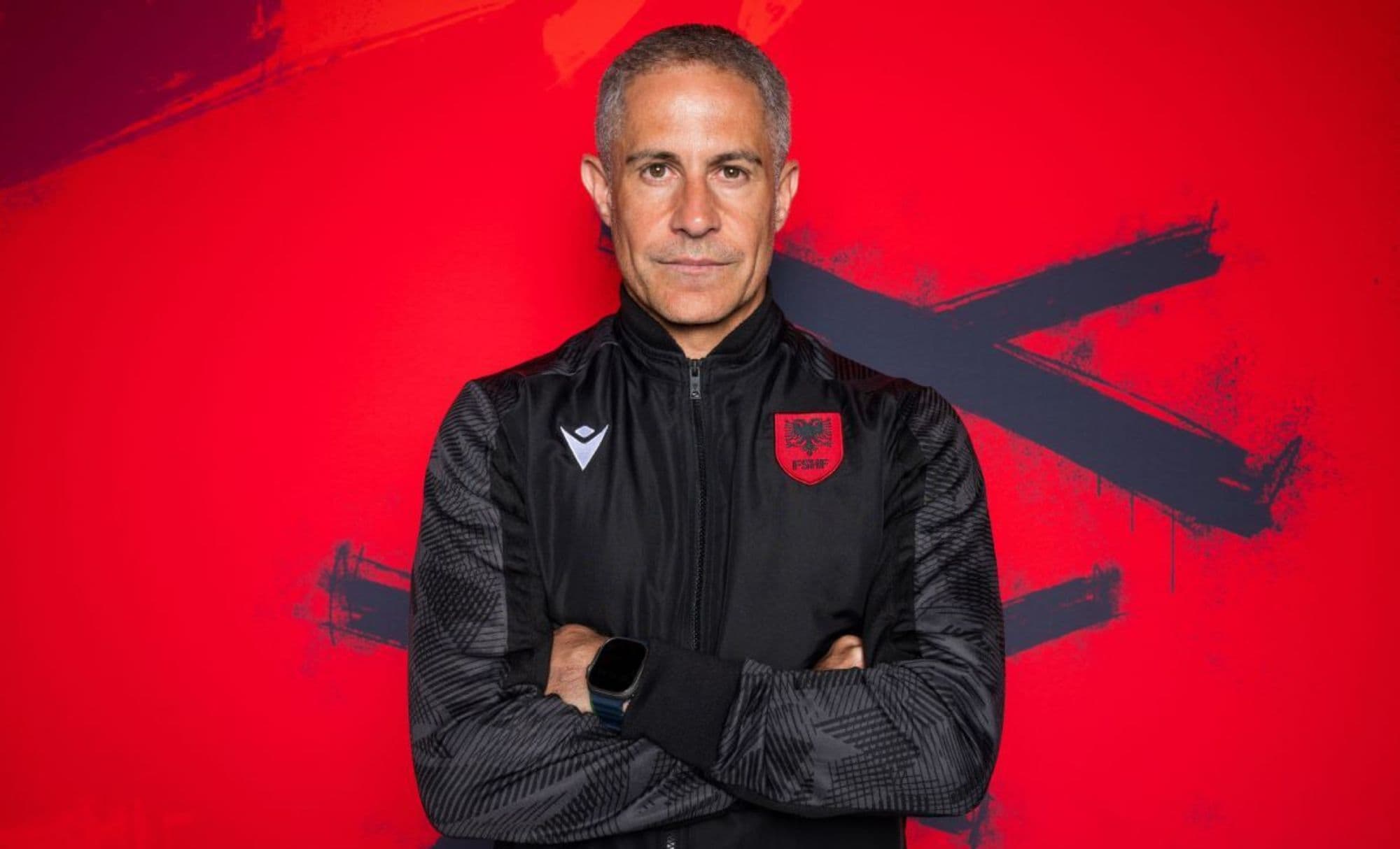 Brasileiro Sylvinho pode manter tabu de técnicos na Copa do Mundo com Albânia