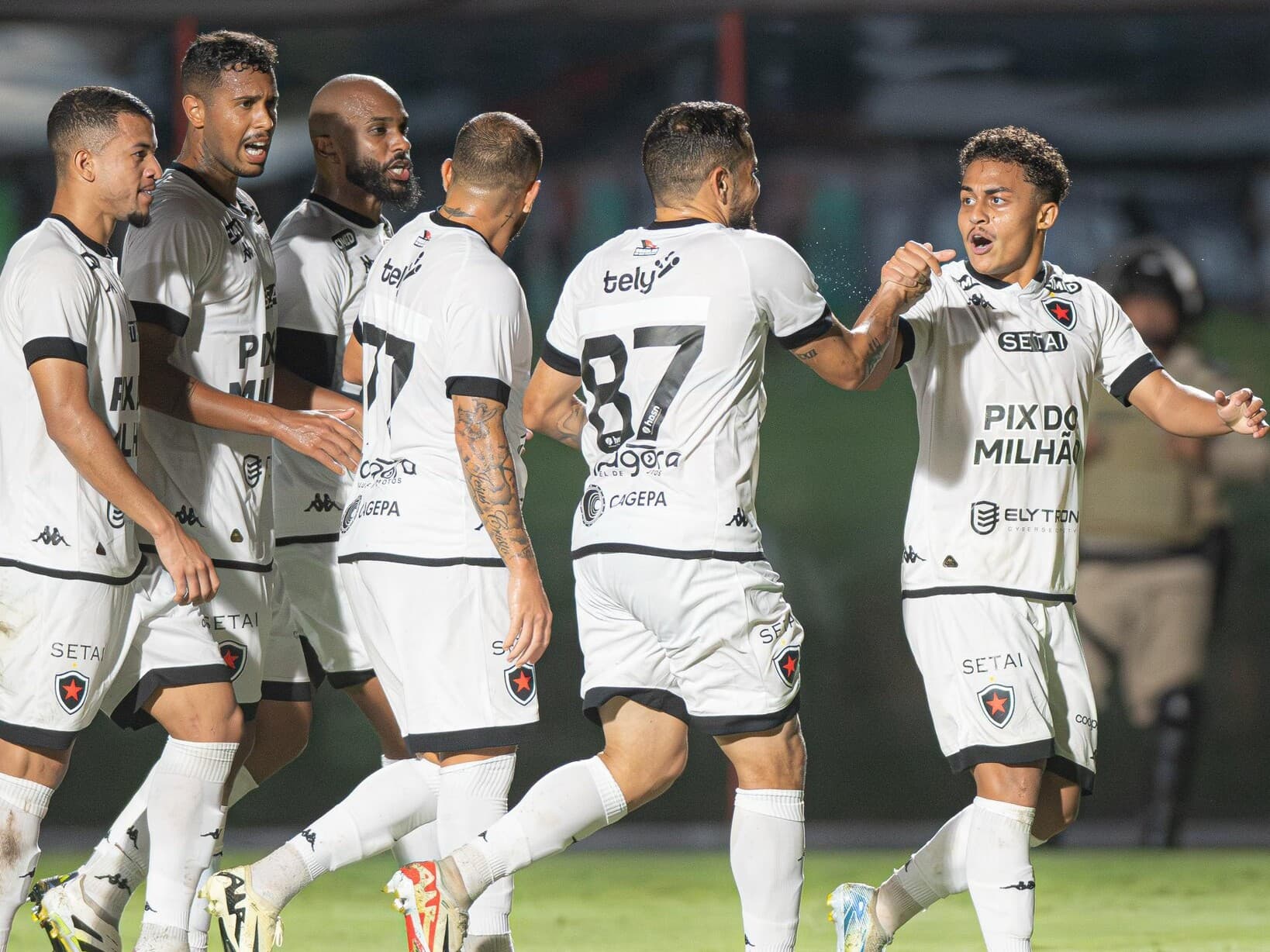 Botafogo-PB vence Vitória de virada e amplia jejum do Leão na Copa do Nordeste