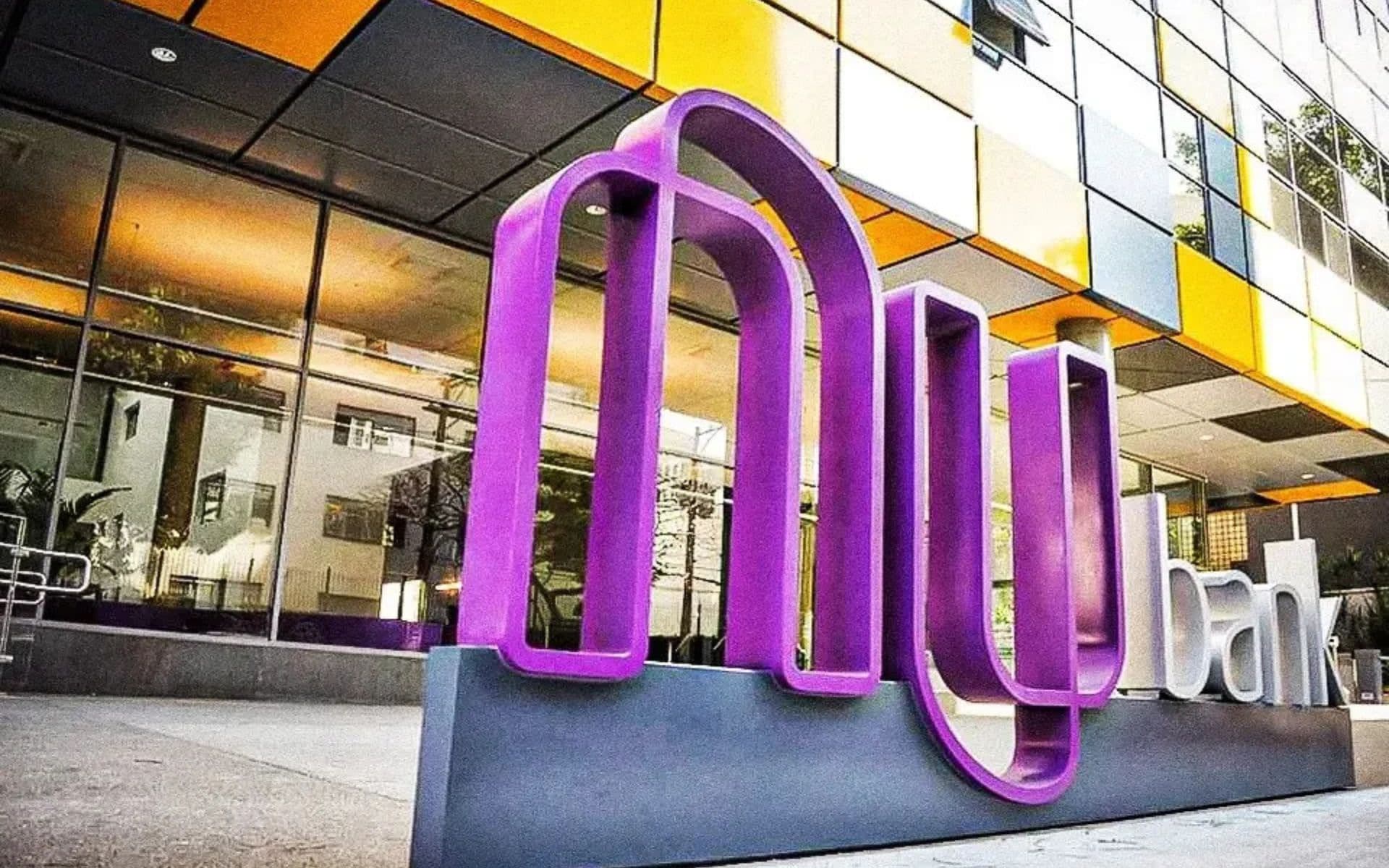 Nubank busca licença bancária e avalia compra de banco tradicional no Brasil