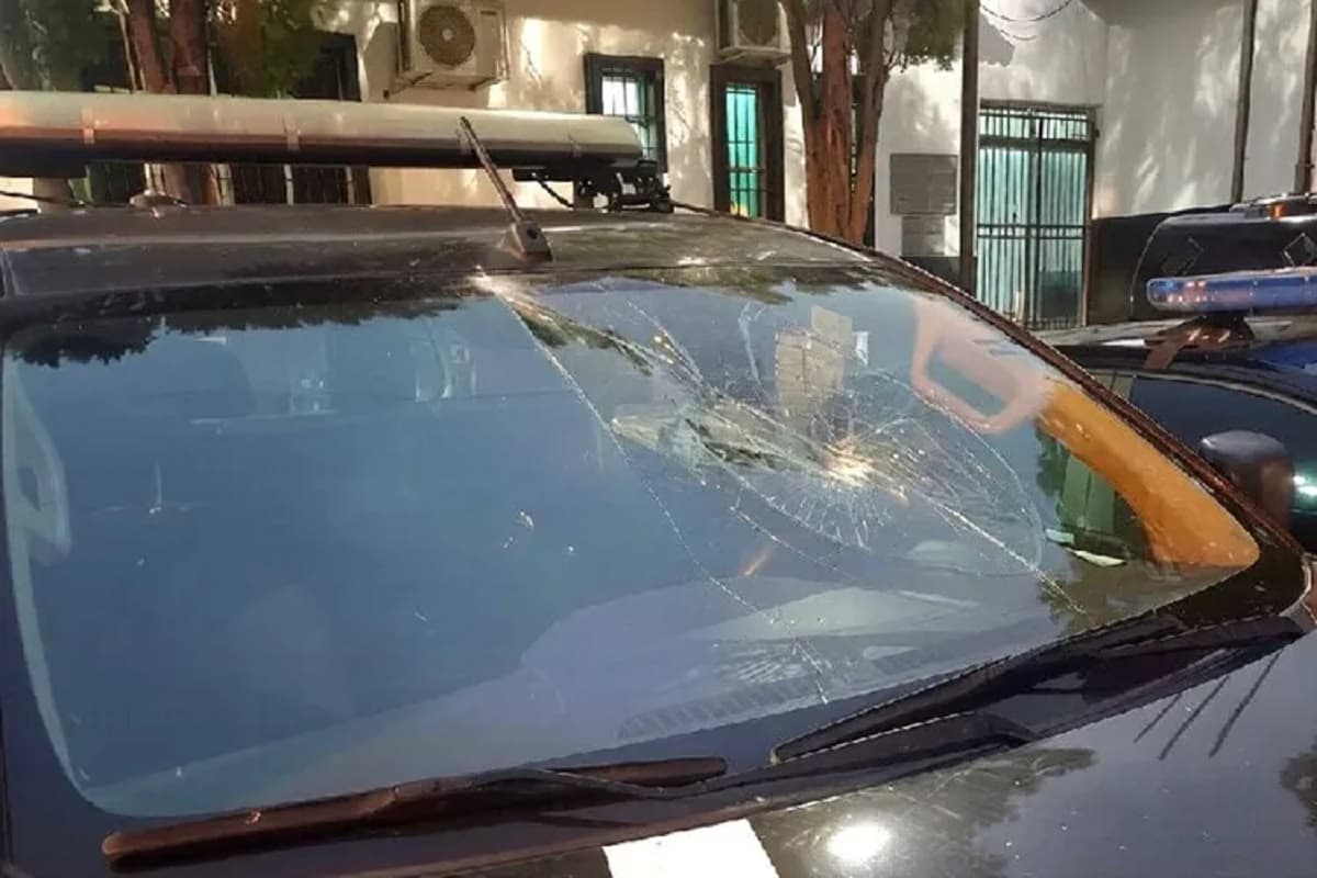 Homem é preso após tentar destruir viatura da polícia em Brumado, na Bahia