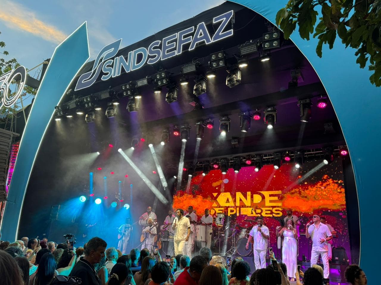 Sindsefaz celebra 30 anos com festa e shows de Xande de Pilares e Luiz Caldas em Salvador
