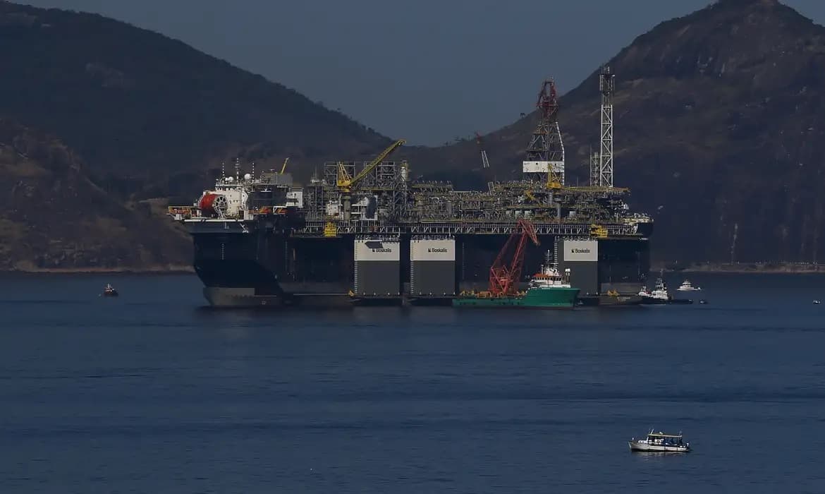 Preço barril petróleo supera US$ 100 com tensões no Oriente Médio