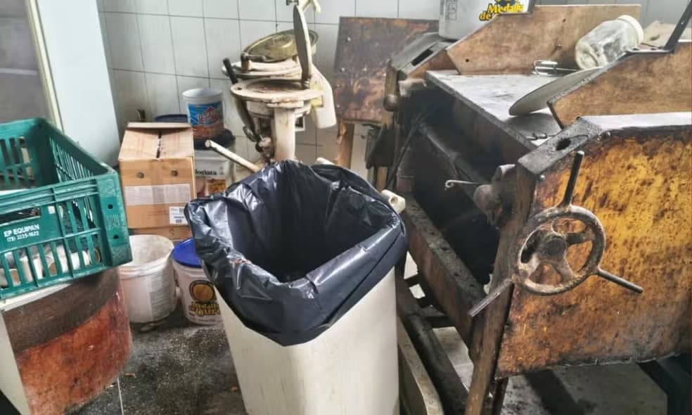 Delicatessen é interditada em Feira de Santana por falta de higiene