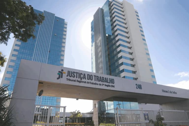 Supermercado de Salvador indeniza funcionário por câmeras em vestiário