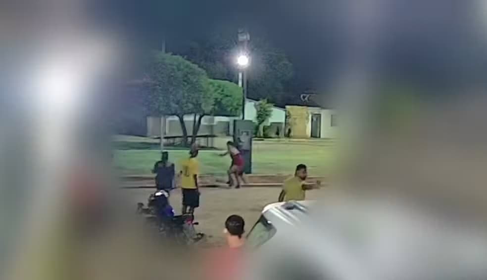 Homem mata irmã trans a facadas e é preso na Bahia