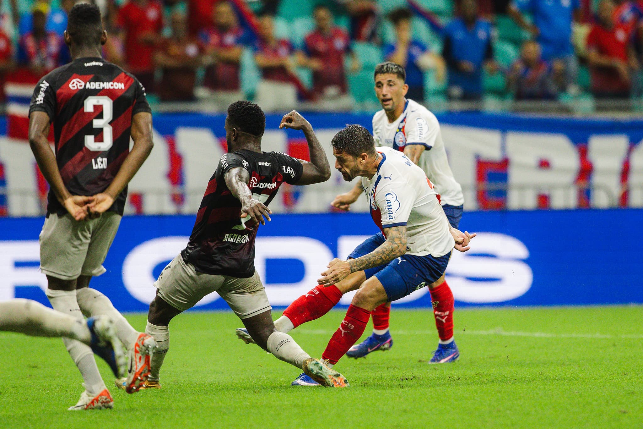 Bahia x Athletico: VAR anula pênalti e gera polêmica no Brasileirão