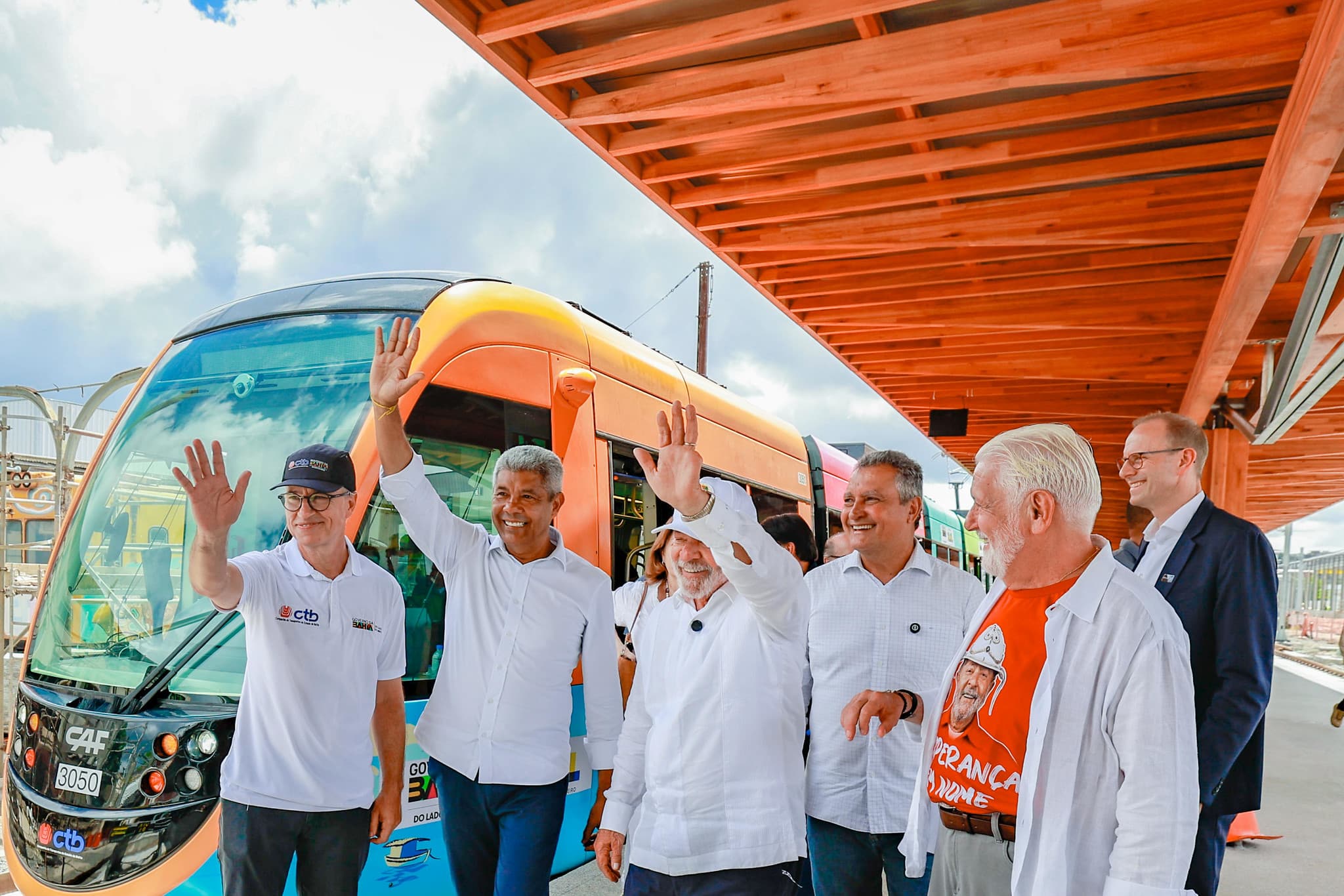 Lula e Wagner autorizam expansão do metrô e VLT em Salvador
